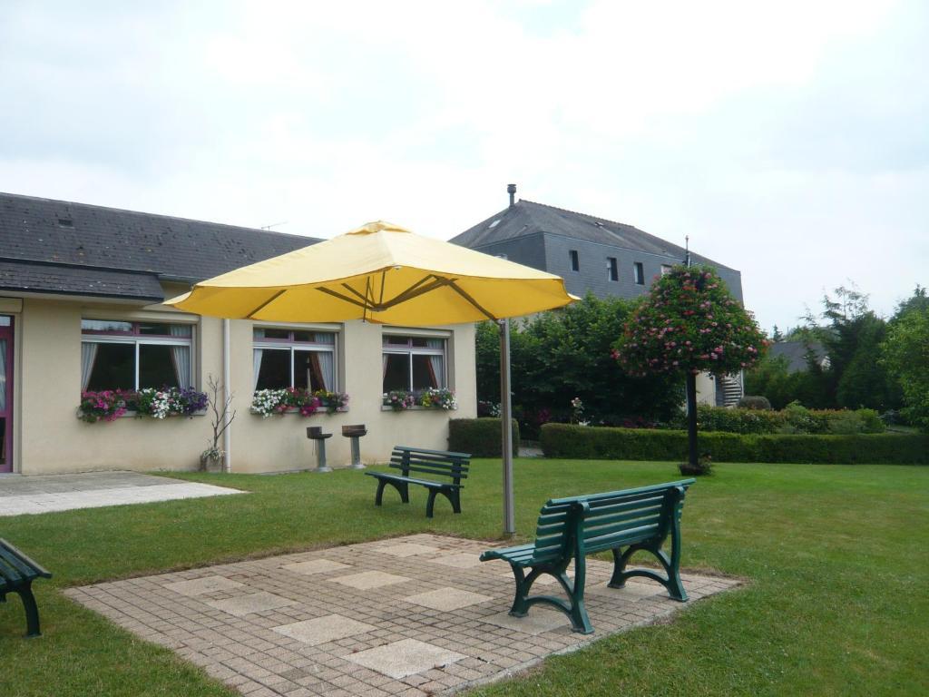 Hotel Restaurant La Grenouillere Vitré Exterior photo